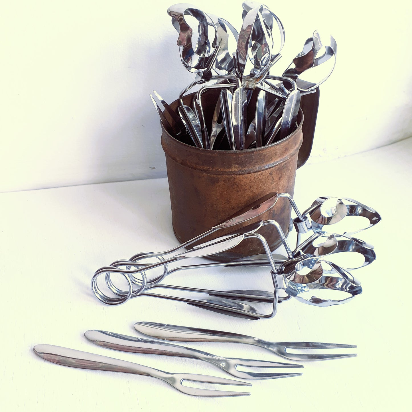 16 Piece Escargot Cutlery Set. Escargot Tongs and Forks from Tiggy & Pip - Just €120! Shop now at Tiggy and Pip