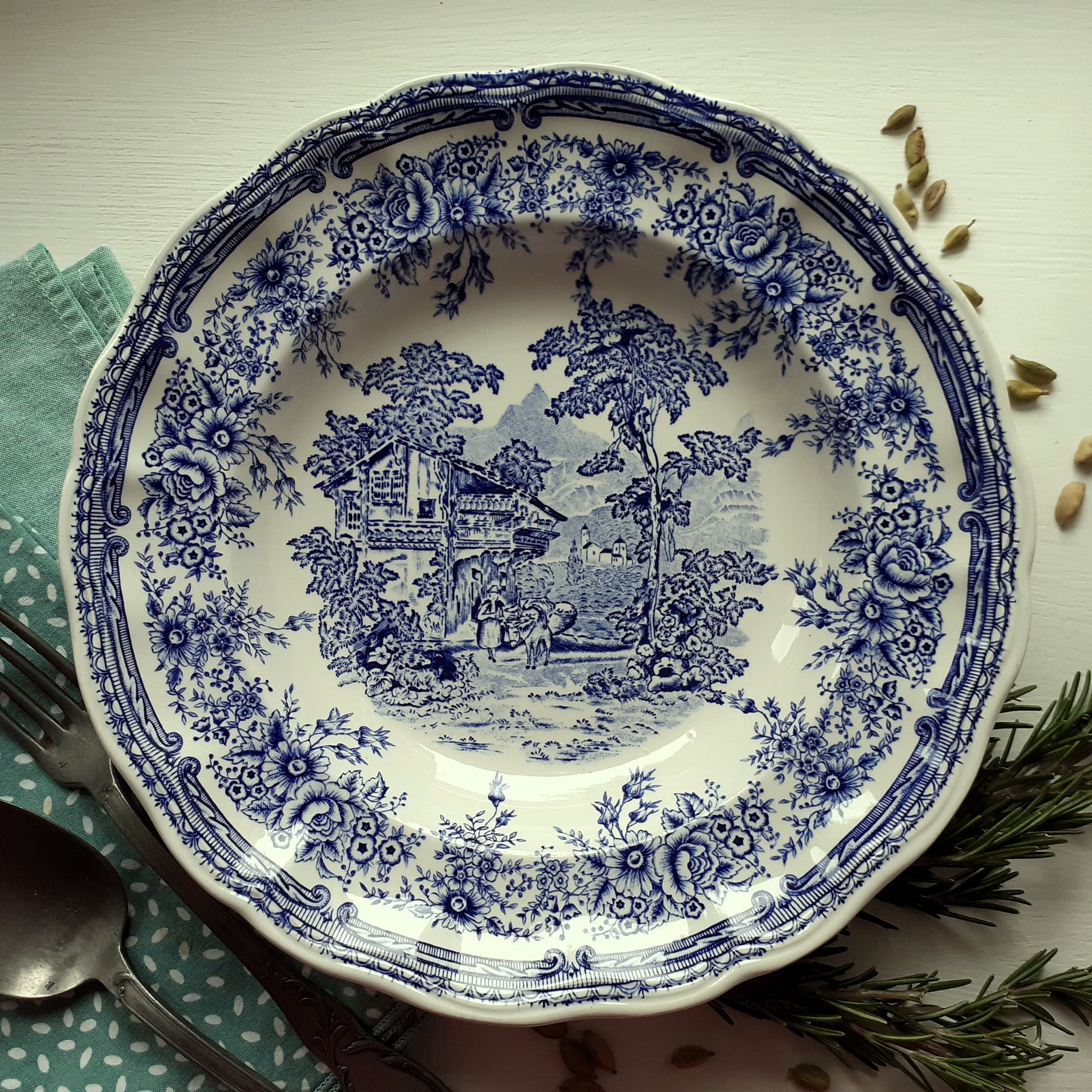 8 Mix and Match Blue and White Plates/Dishes from Tiggy & Pip - Just €199! Shop now at Tiggy and Pip