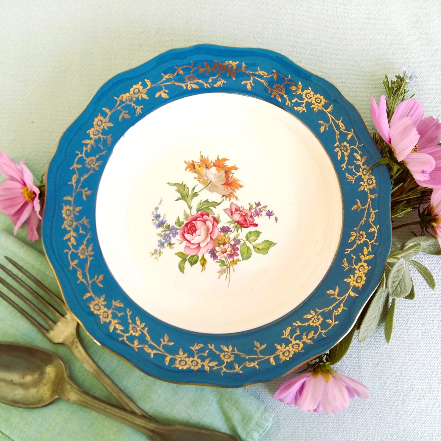 Ten Mismatched 1950s Floral Plates from Tiggy & Pip - Just €240! Shop now at Tiggy and Pip