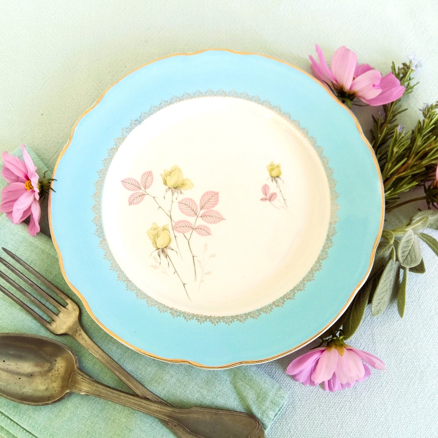 Ten Mismatched 1950s Floral Plates from Tiggy & Pip - Just €240! Shop now at Tiggy and Pip