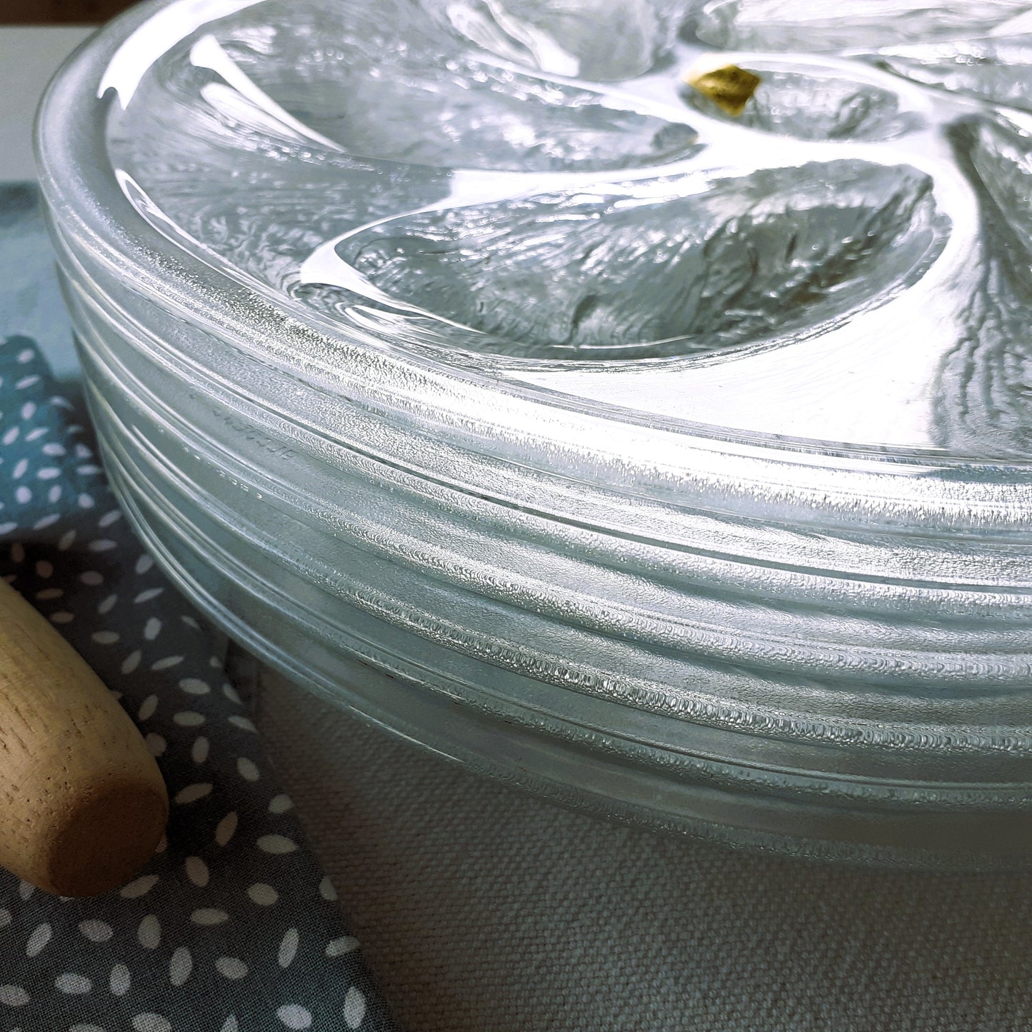 SIX Arcoroc Glass Oyster Plates from Tiggy & Pip - Just €168! Shop now at Tiggy and Pip