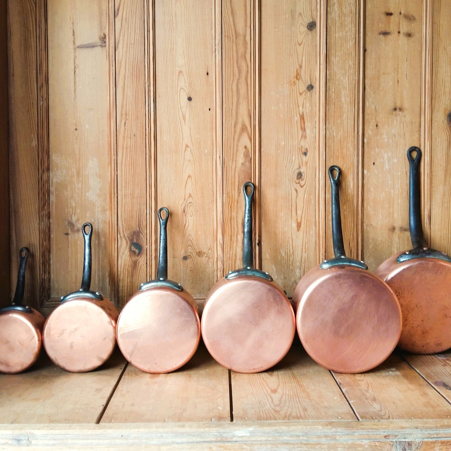 SIX Copper Pans with Cast Iron Handles from Tiggy & Pip - Just €280! Shop now at Tiggy and Pip