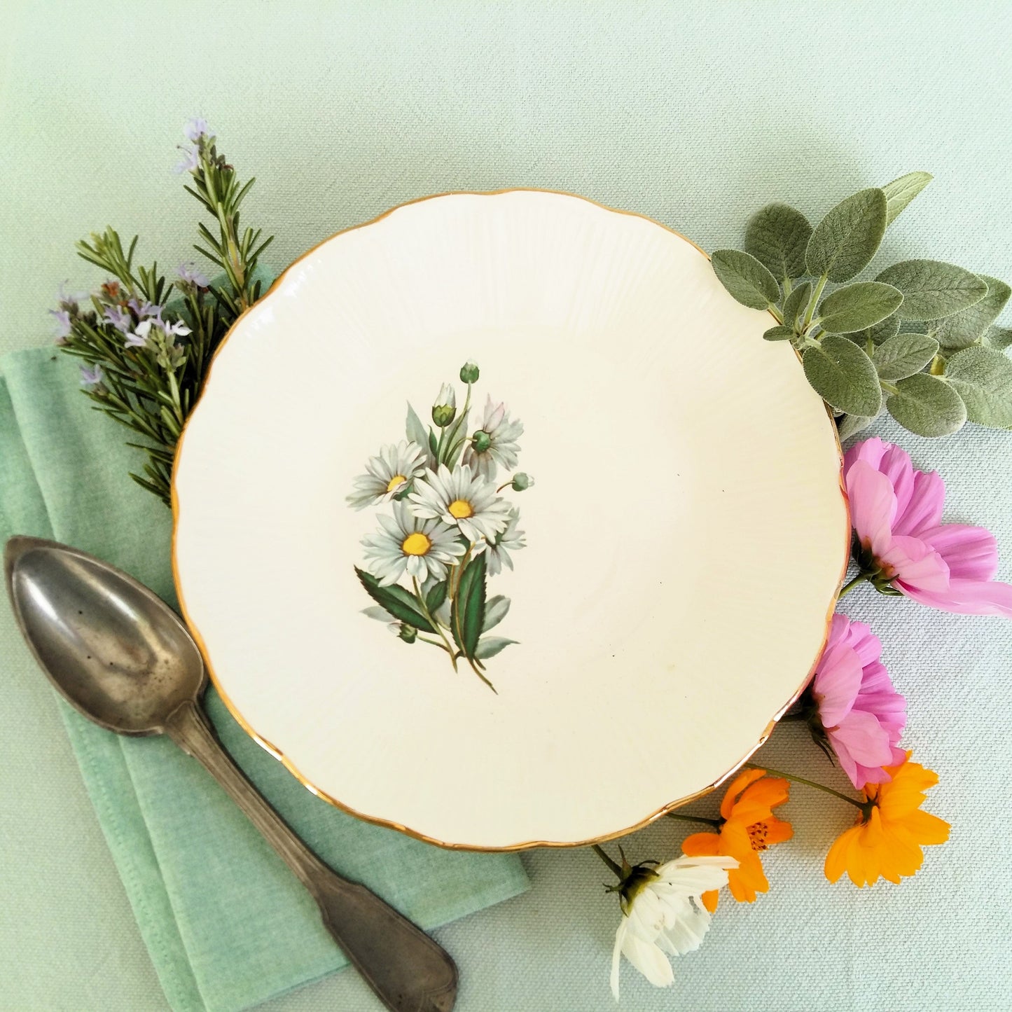 Six Mismatched 1950s Floral Plates from Tiggy & Pip - Just €156! Shop now at Tiggy and Pip