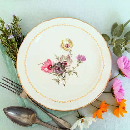 6 Mismatched 1950s Floral Transferware Plates from Tiggy & Pip - Just €156! Shop now at Tiggy and Pip