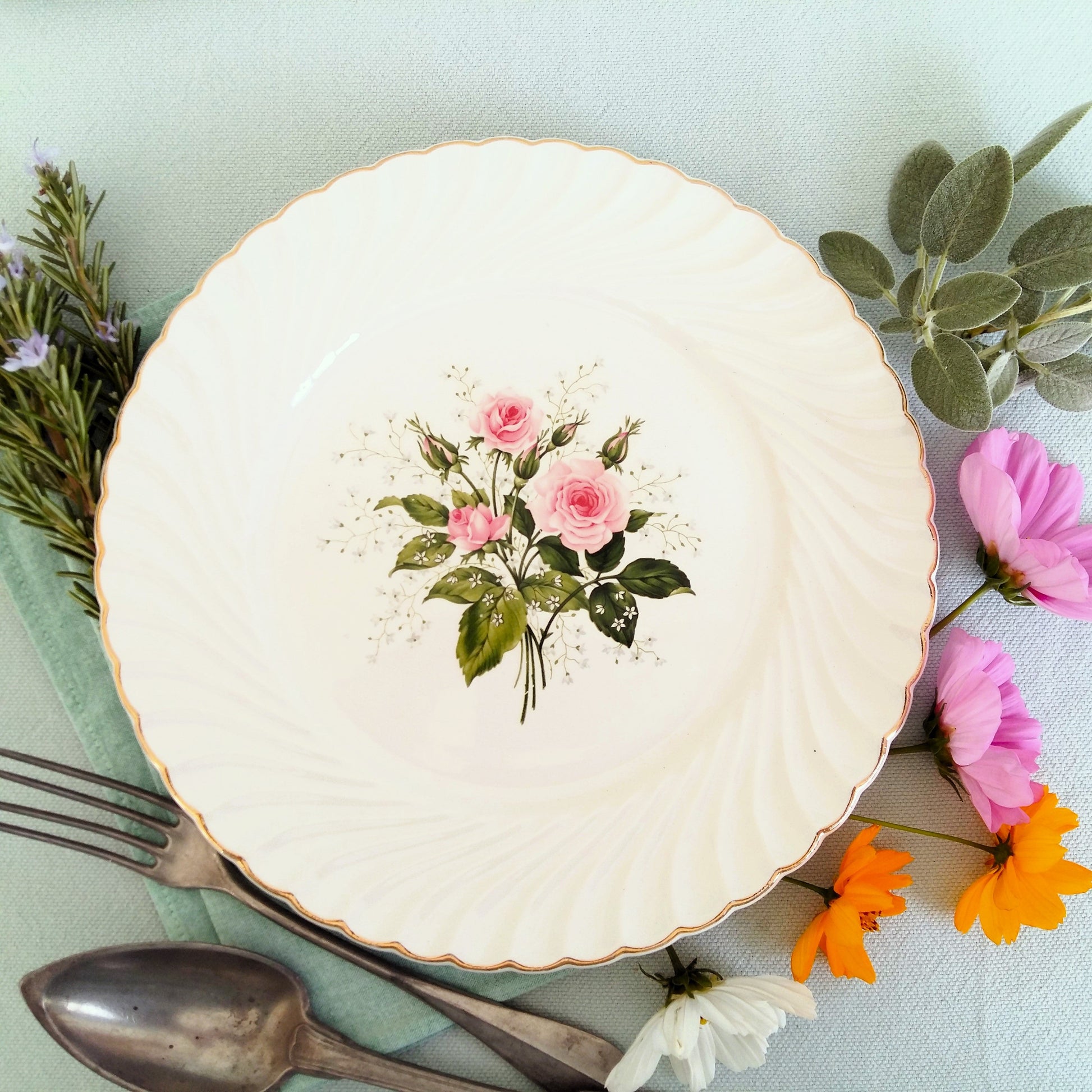 Eight Mismatched 1950s Floral Plates from Tiggy & Pip - Just €198! Shop now at Tiggy and Pip